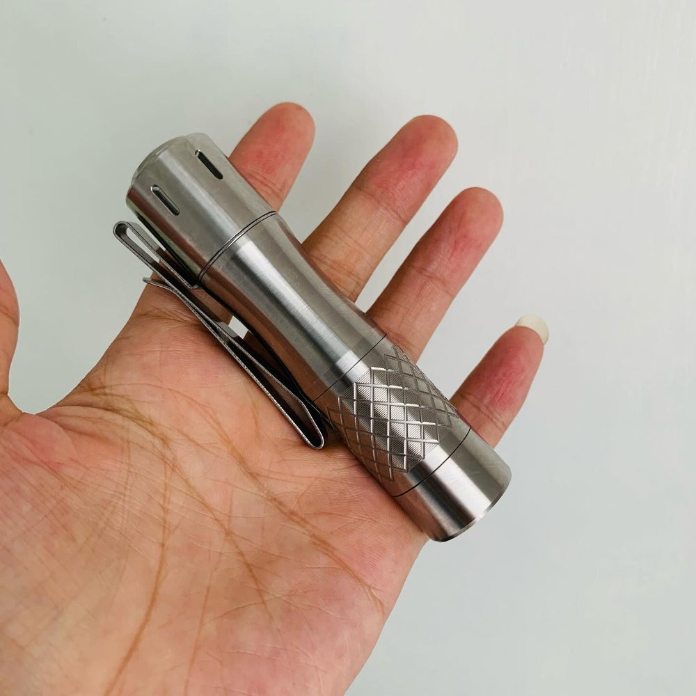 NLIGHTD E1 1000lm 14500 Flashlight Battery Lens Bundle