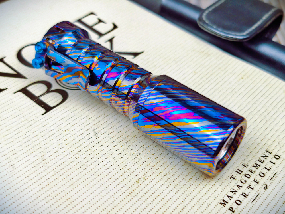 Pengwang H18e ZircuTi 18650 flashlight Secondary image