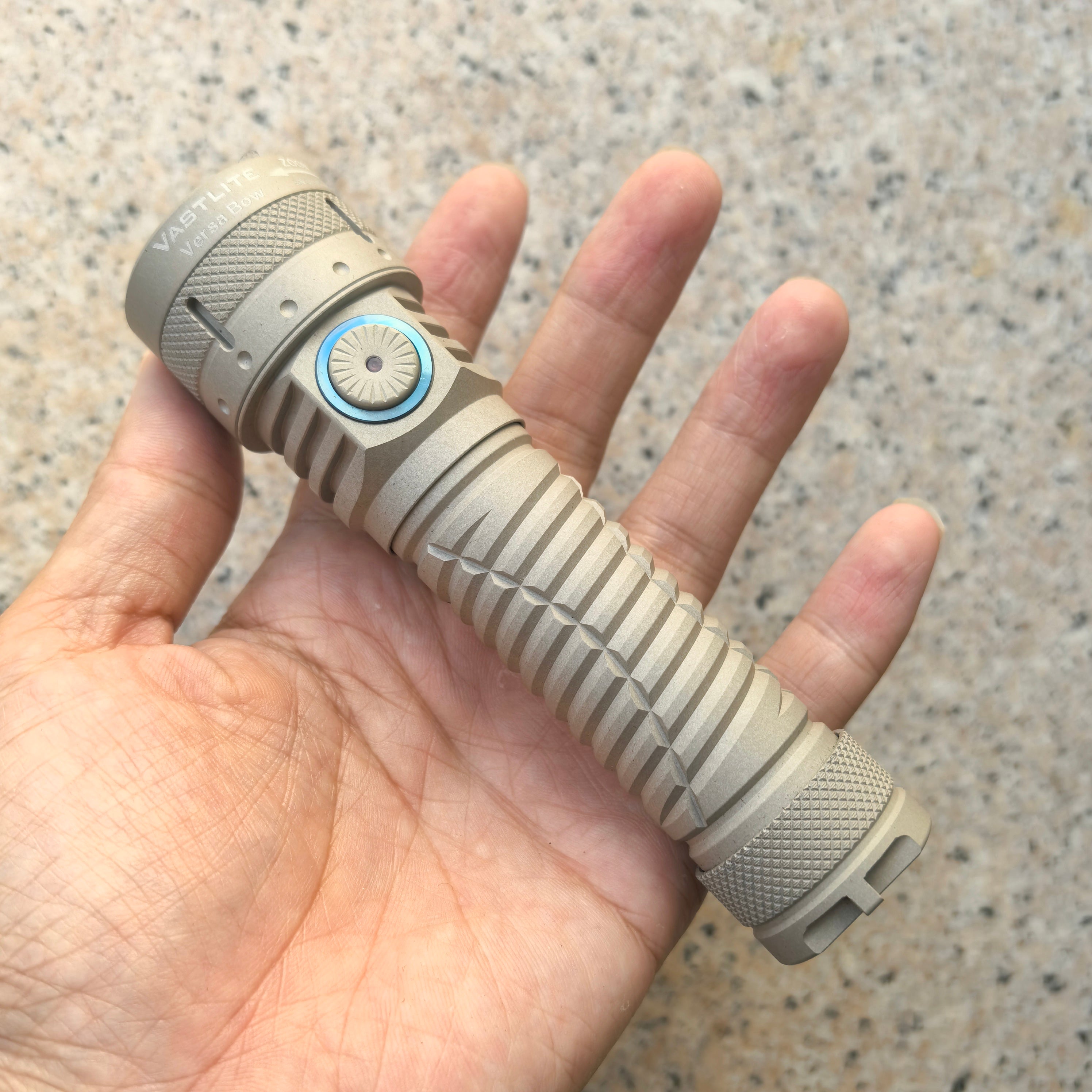 Vastlite Versa Bow 400lm 1200m Zoom 21700 LEP Flashlight