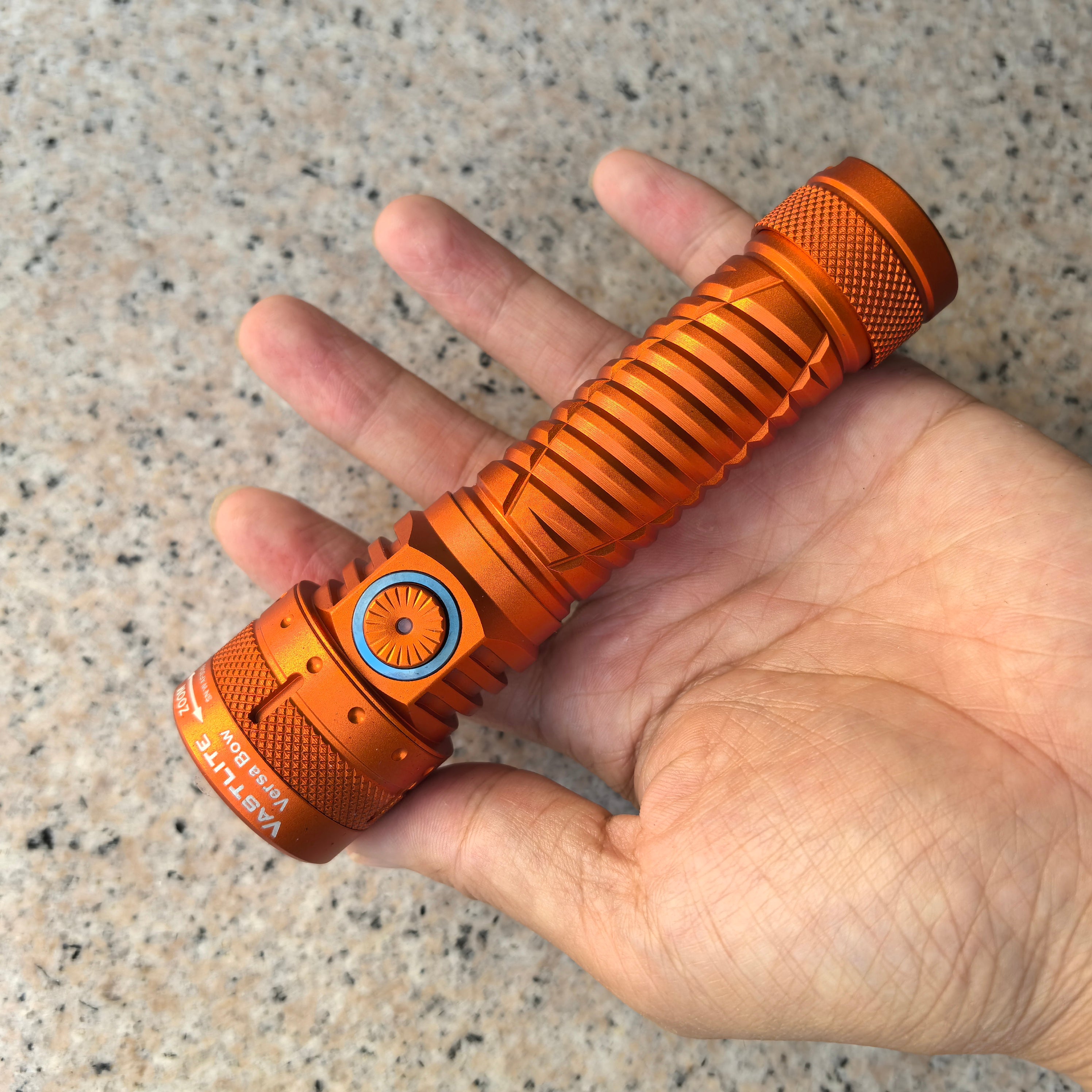 Vastlite Versa Bow 400lm 1200m Zoom 21700 LEP Flashlight