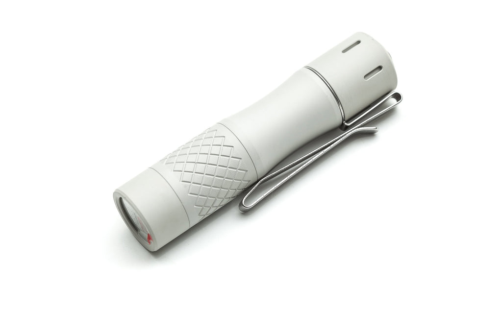 NLIGHTD L2 300lm 700m LEP Flashlight Battery Glow Tubes Bundle