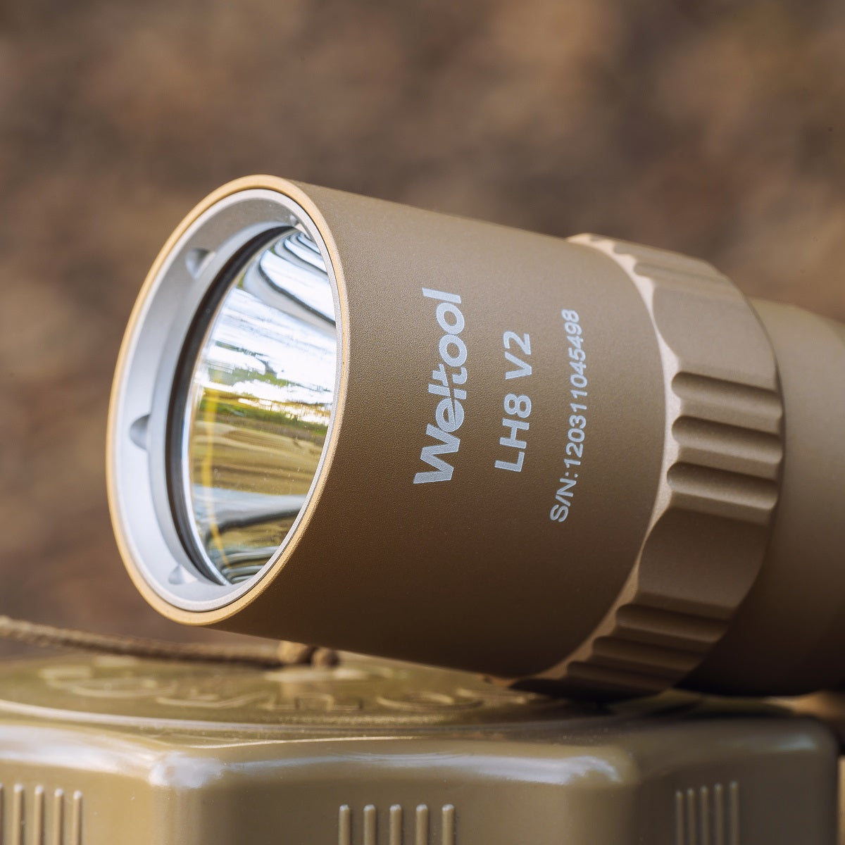 Weltool T16B V2 1520lm 692m 18350 Compact LED Tactical Flashlight Secondary image