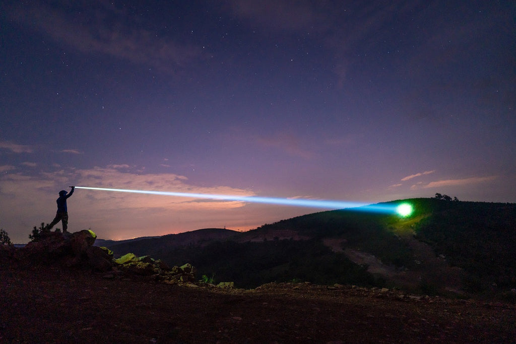 Weltool W5 Pro Thunderbolt 990lm 2842m LEP flashlight