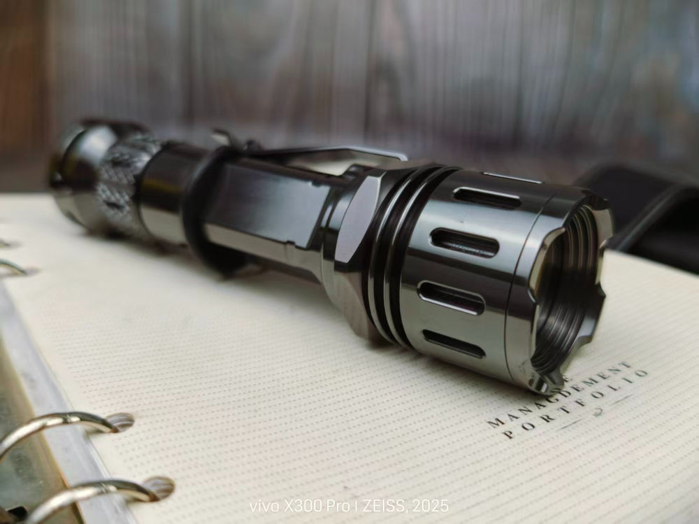 Pengwang M2C Zirconium  P60 Drop 18650 Flashlight