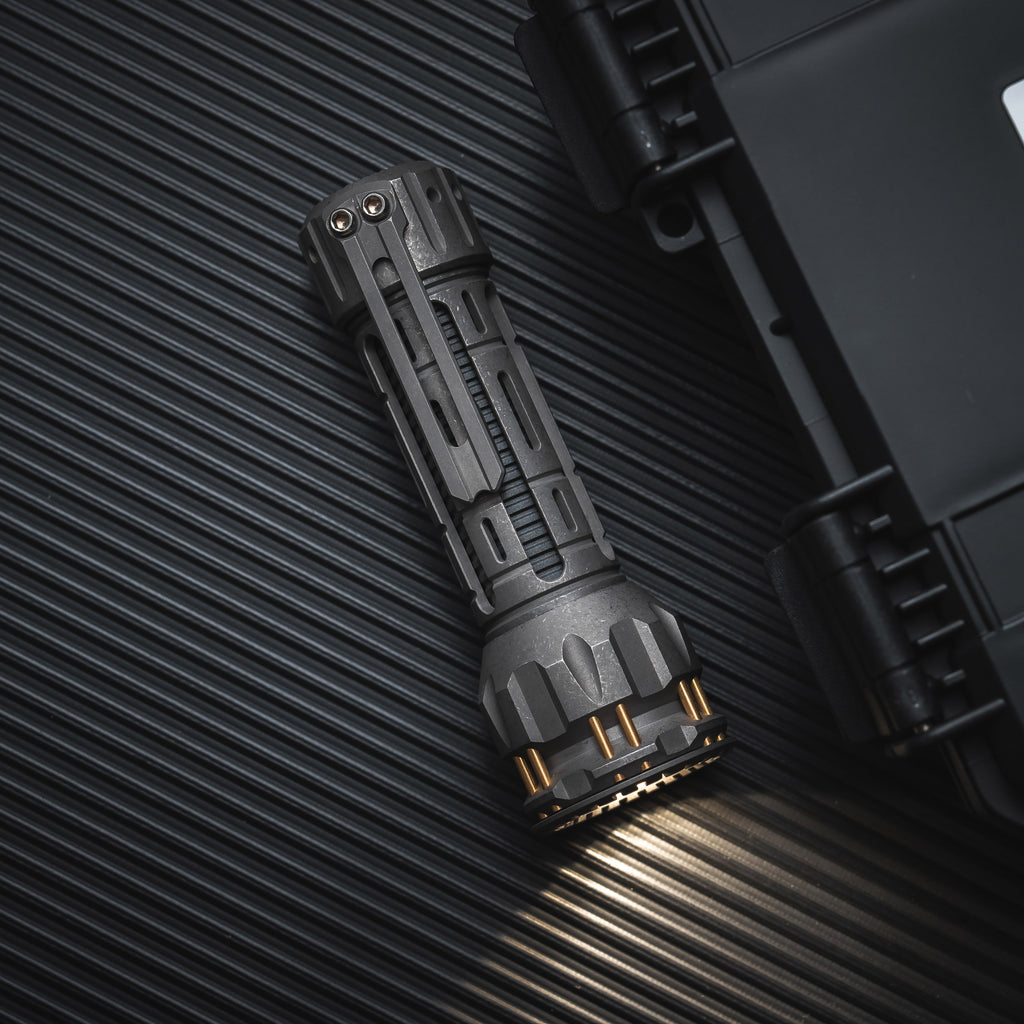 Ruisha Rainbow R1 Titanium 2600lm 18650 18350 LED Flashlight