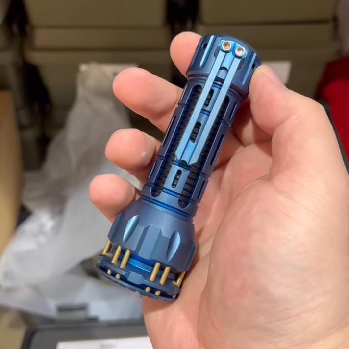 Ruisha Rainbow R1 Titanium 2600lm 18650 18350 LED Flashlight