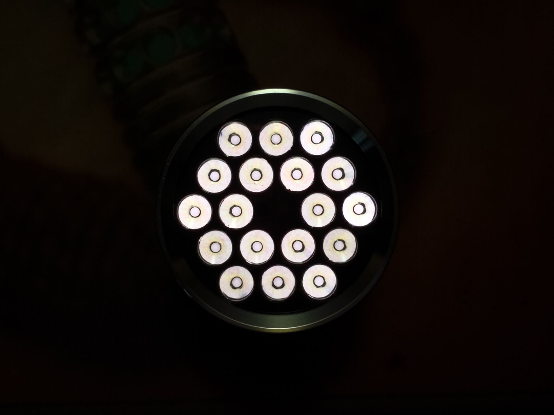 Emisar D18 18x SST20 Luminus 14000lm LED Flashlight