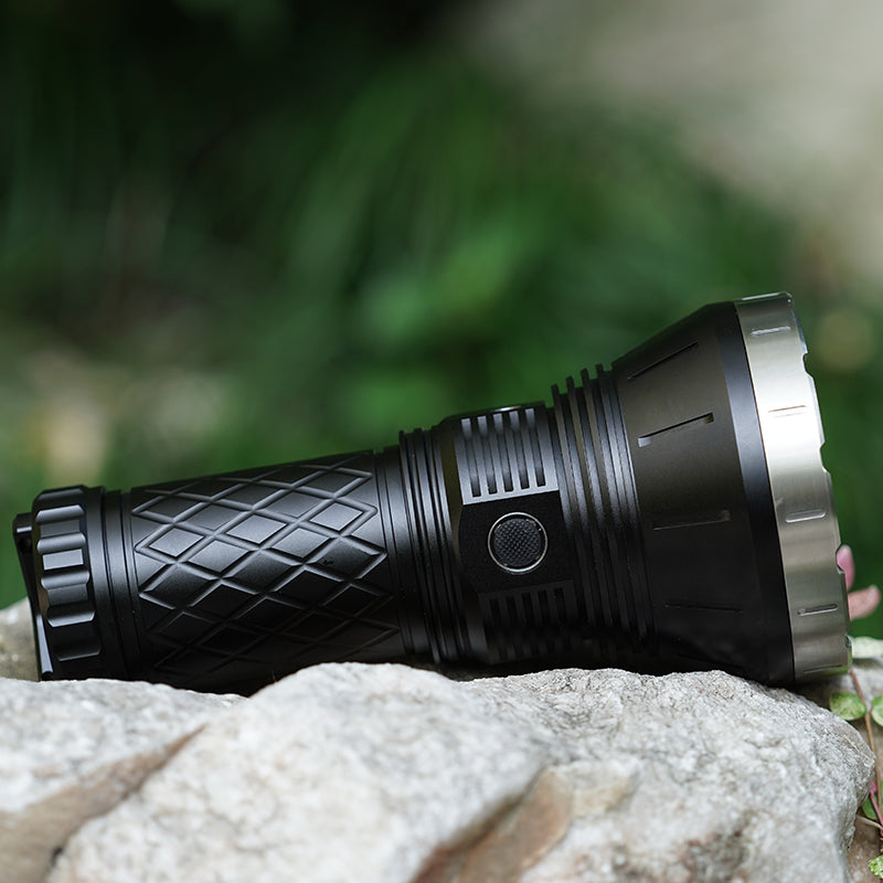 HaikeLite HK90 3*Luminus SBT90.2 18000lm1732m Thrower LED Flashlight