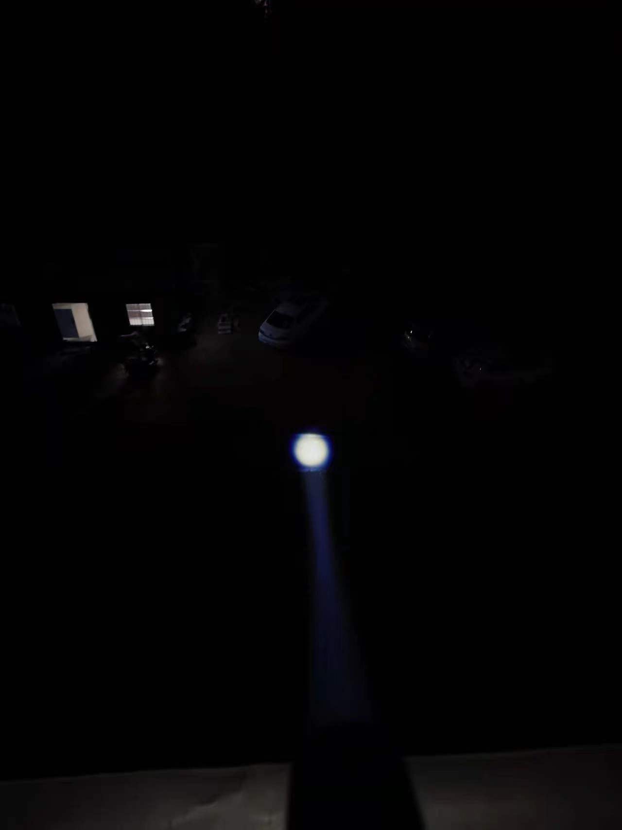 Amutorch XT45 1300lm 894m Fresnel Lens 21700 Thrower LED Flashlight  Black