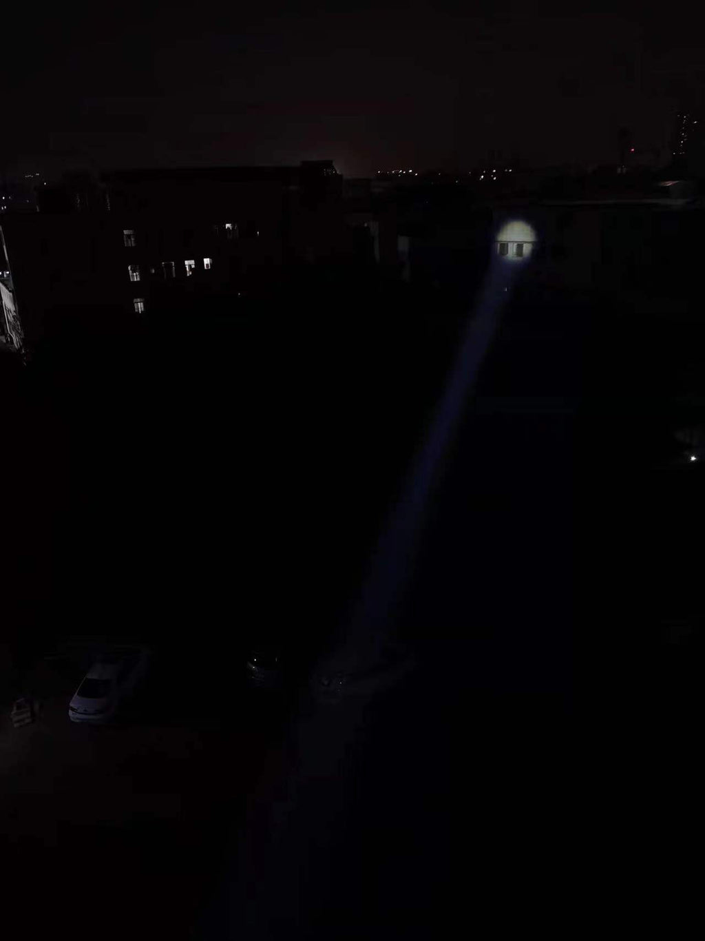 Amutorch XT45 1300lm 894m Fresnel Lens 21700 Thrower LED Flashlight  Black