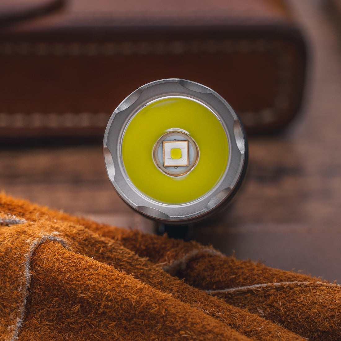 Weltool T2 “Elegant Panther” 1730lm 412m 18650 flashlight