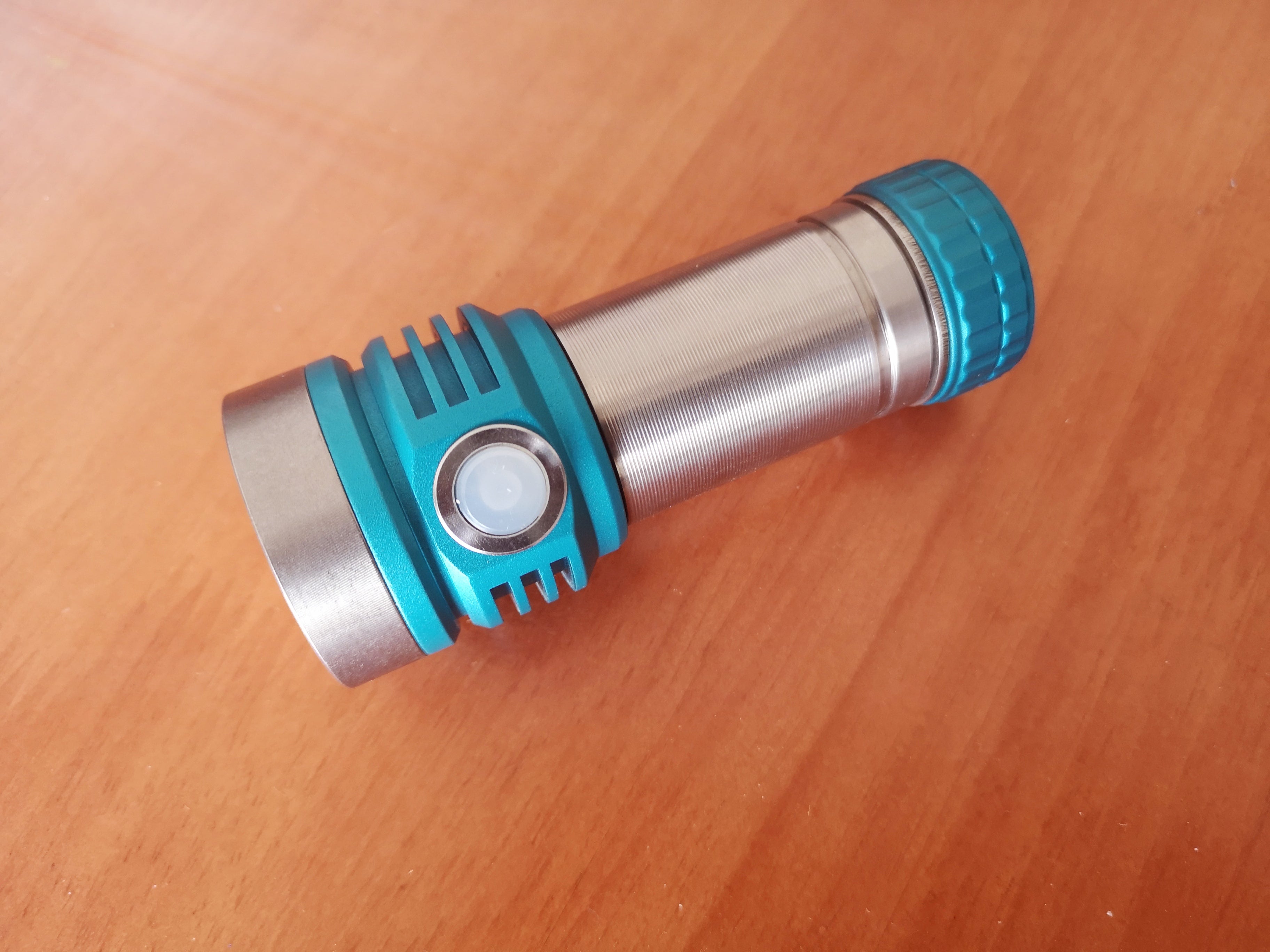 Amutorch X9 3*SST40 4500lm Titanium LED Flashlight